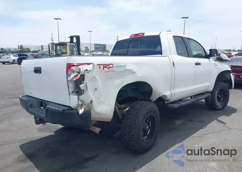 2010 Toyota Tundra Grade 5.7L V8 z USA, uszkodzony, nr VIN 5TFUY5F11AX118381